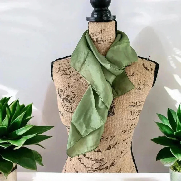 Green Silk scarf wrap - Picture 1 of 4